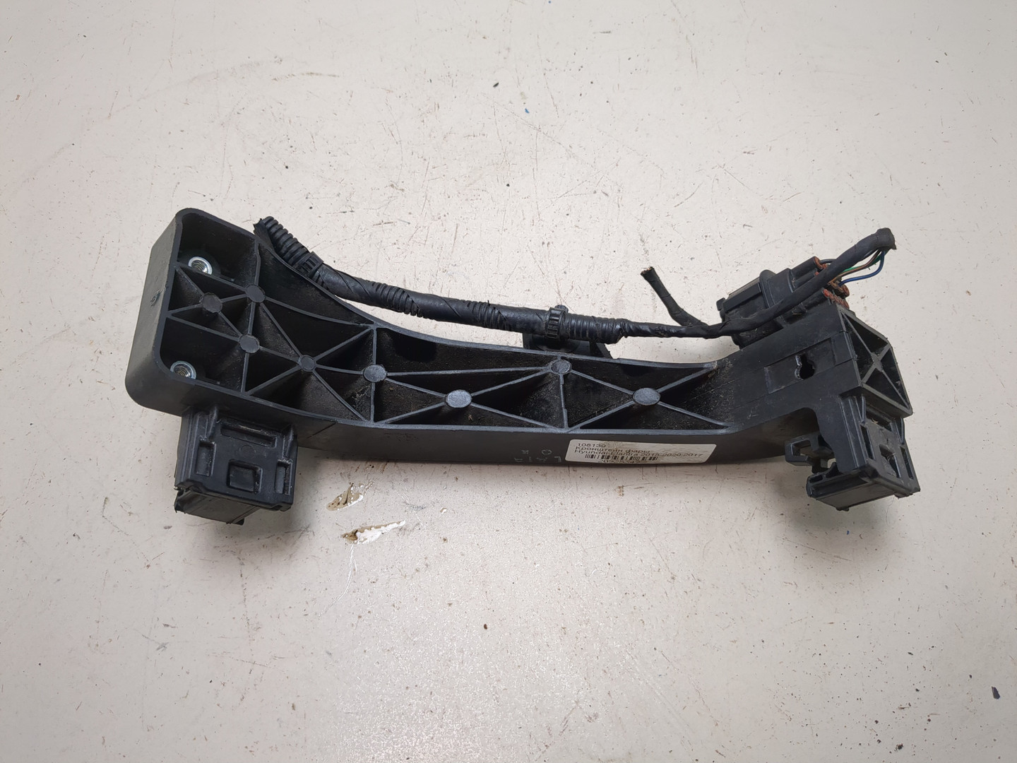 Кронштейн фар левый