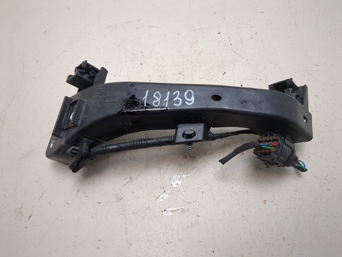 Кронштейн фар левый