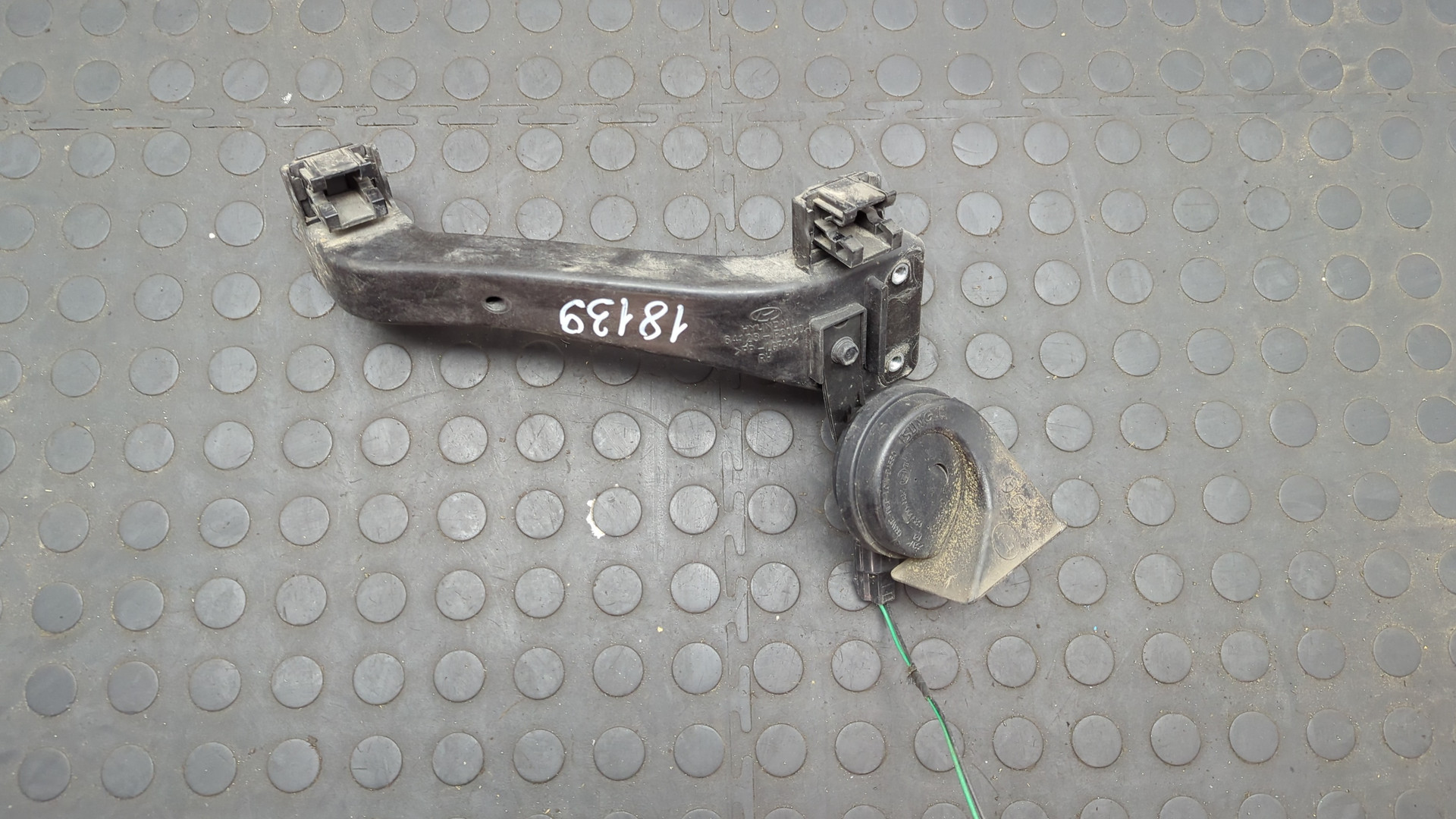 Кронштейн фар правый