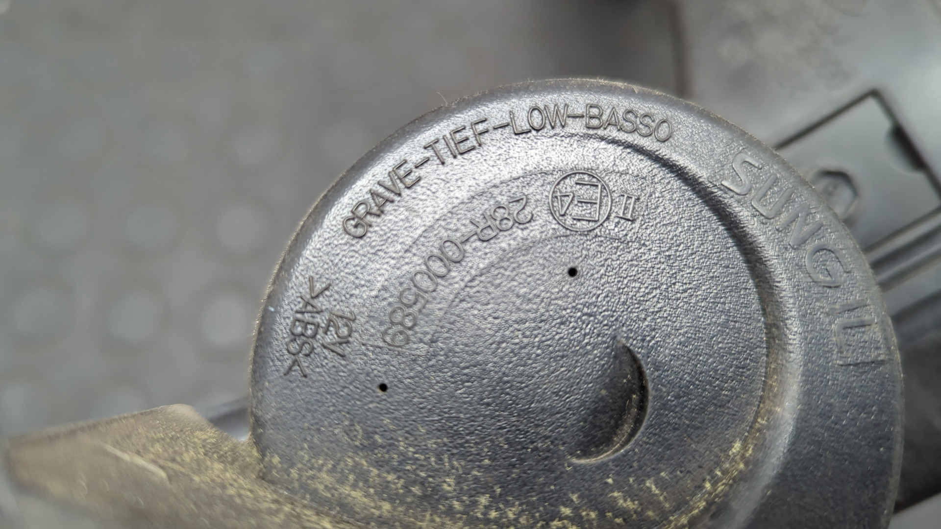 Кронштейн фар правый