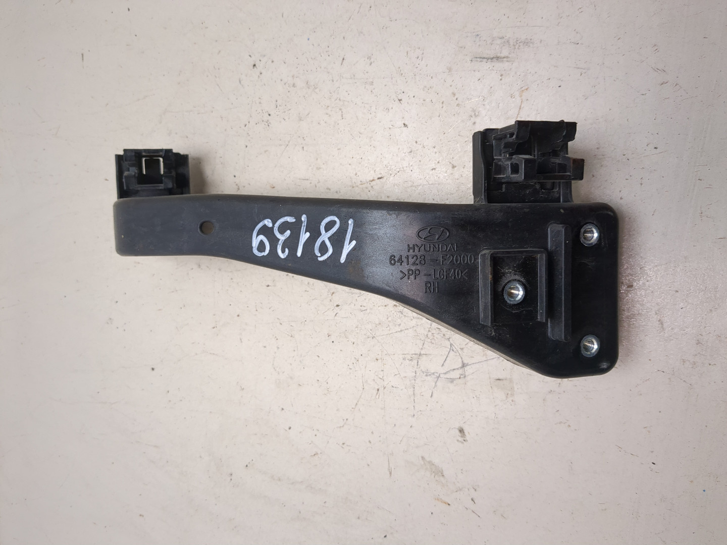 Кронштейн фар правый