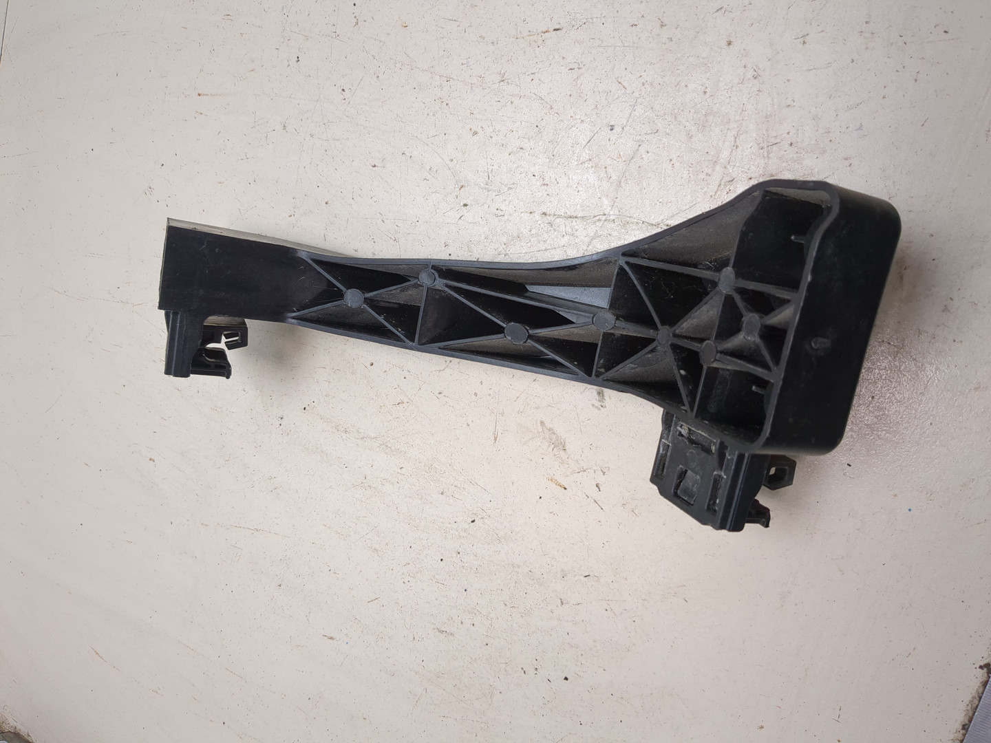 Кронштейн фар правый