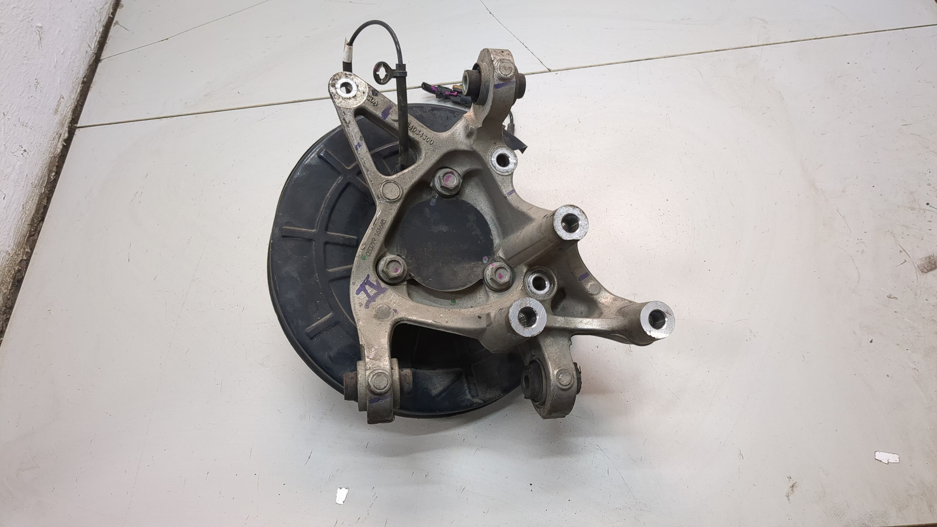 Кулак поворотный задний левый