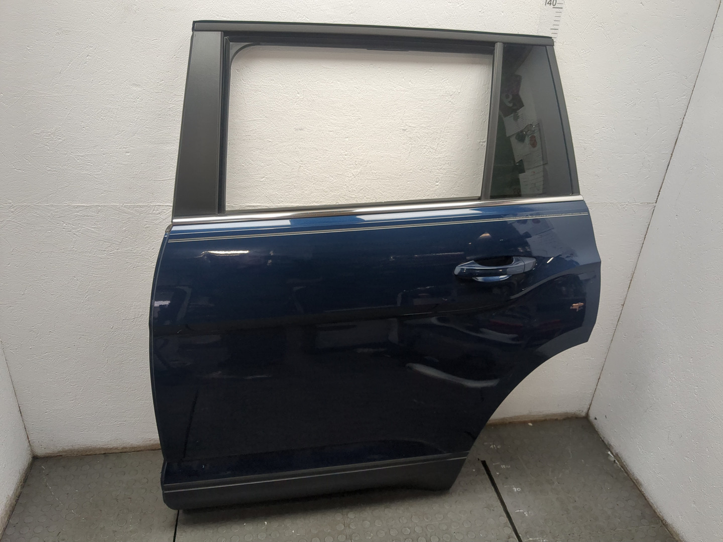 Дверь задняя левая