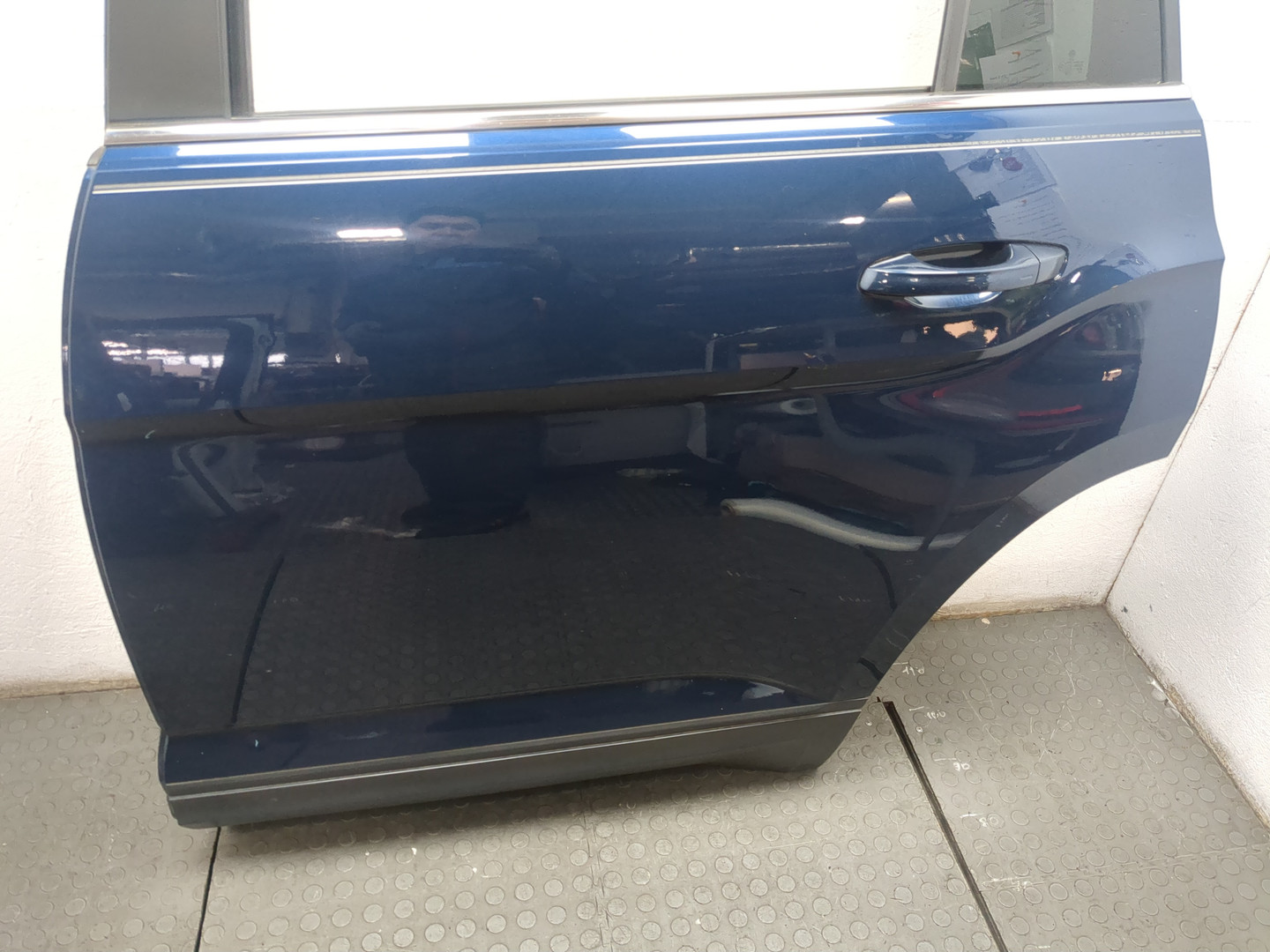 Дверь задняя левая