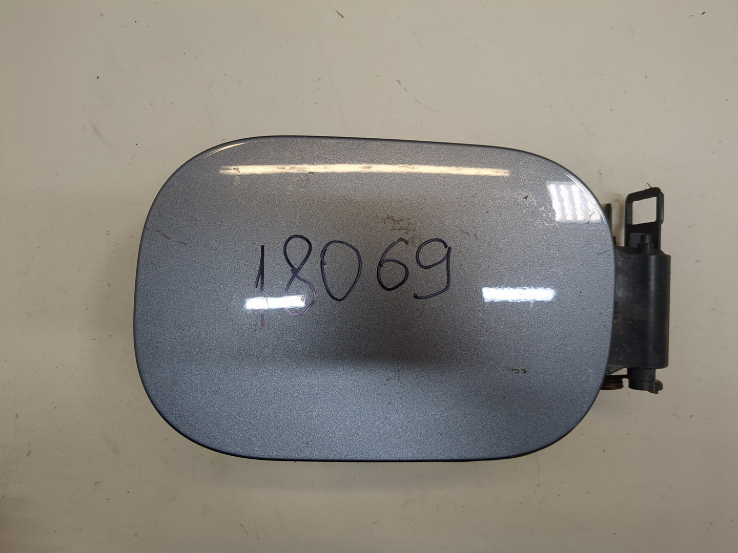 Лючок бензобака