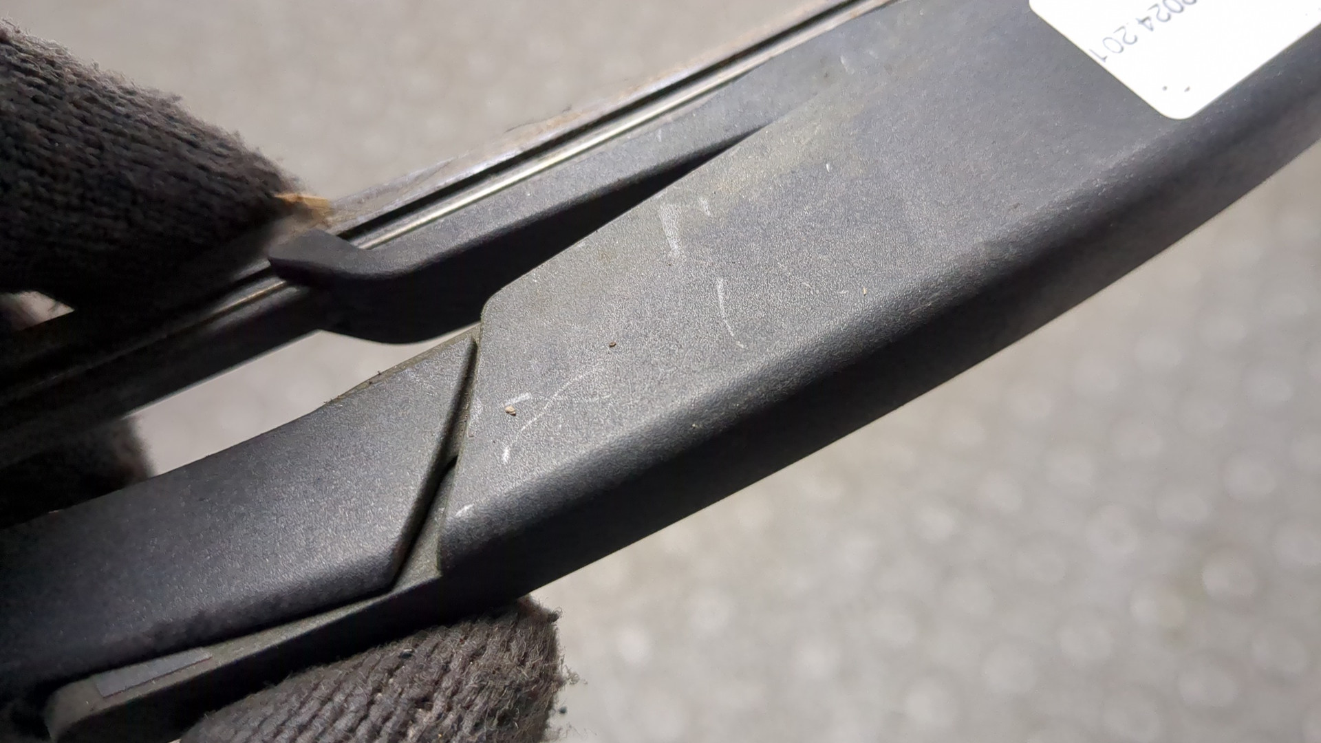 Поводок стеклоочистителя заднего