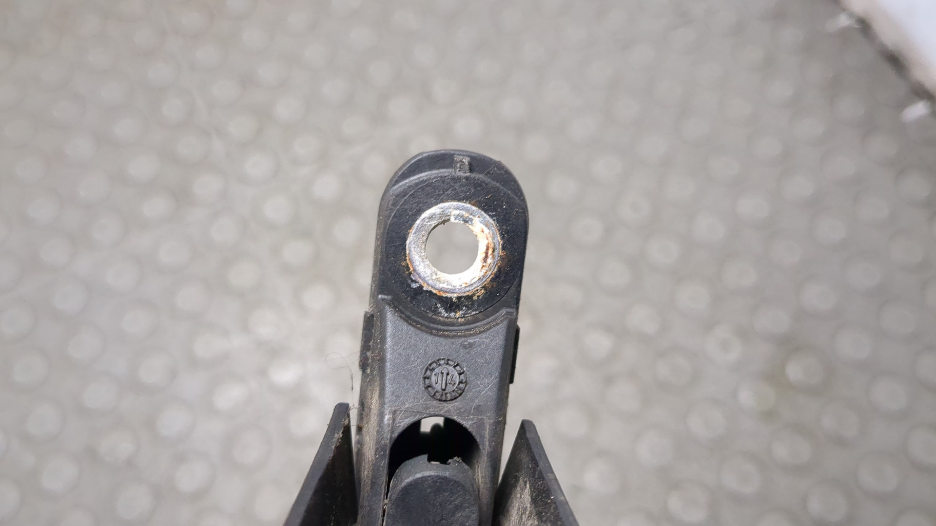 Поводок стеклоочистителя заднего