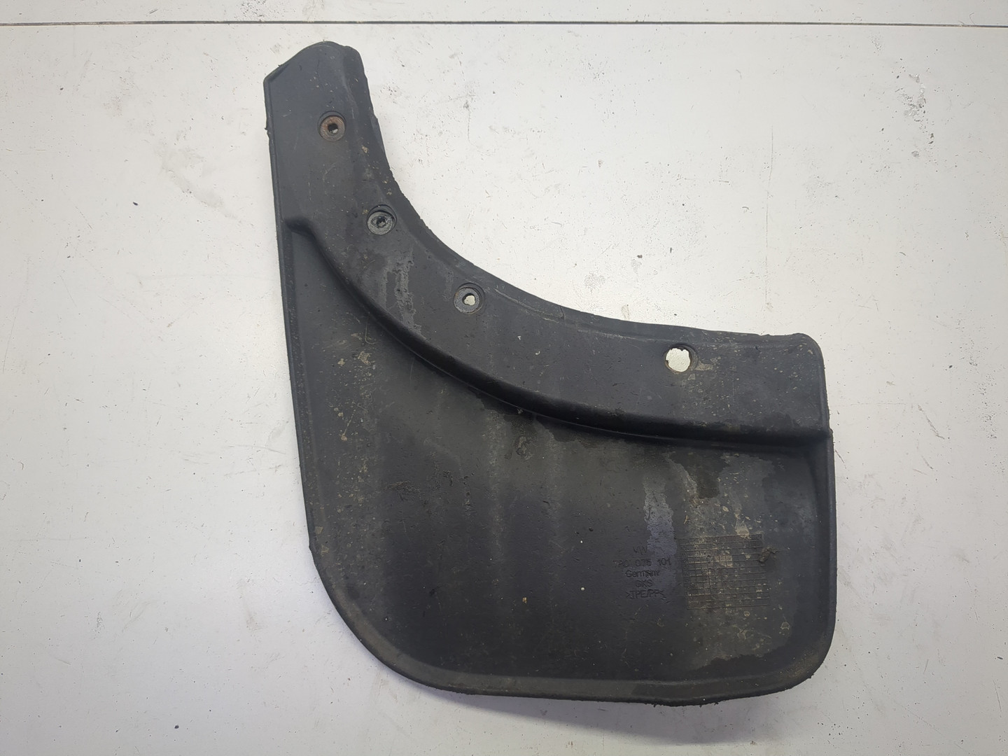 Брызговик задний правый