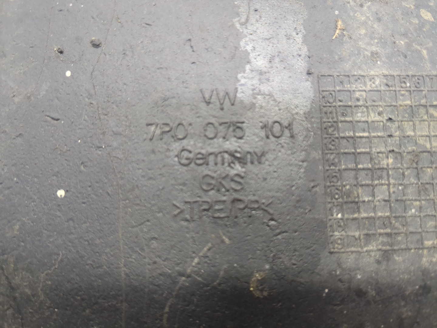 Брызговик задний правый