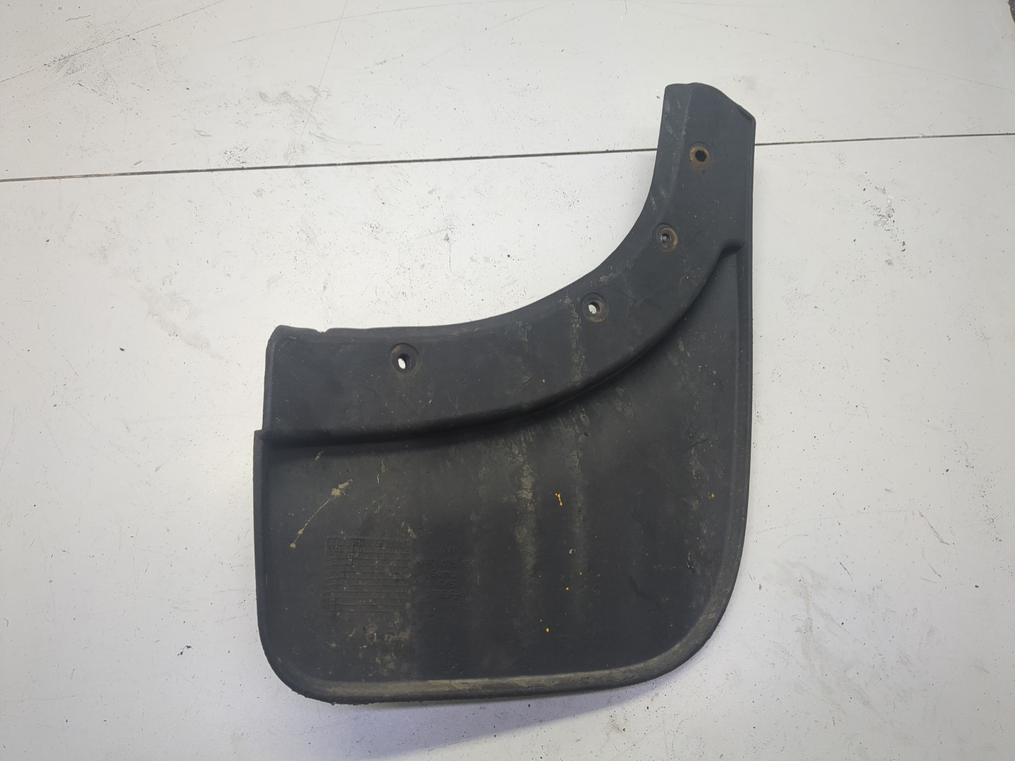 Брызговик задний левый