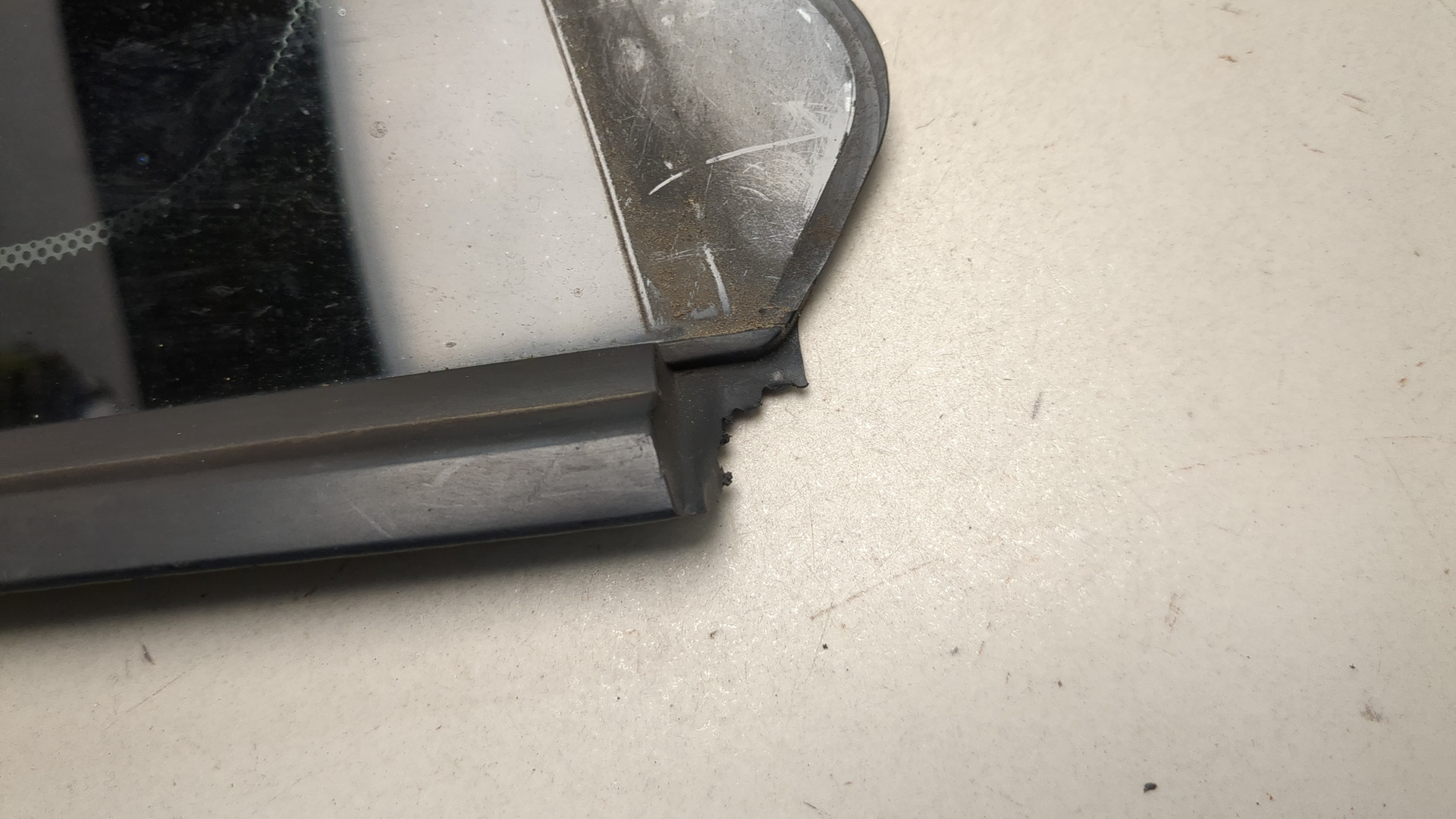 Стекло кузовное глухое правое