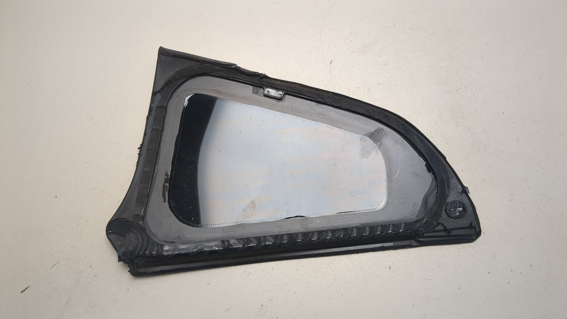 Стекло кузовное глухое правое