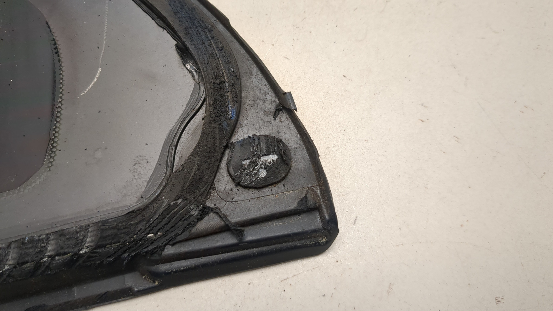 Стекло кузовное глухое правое