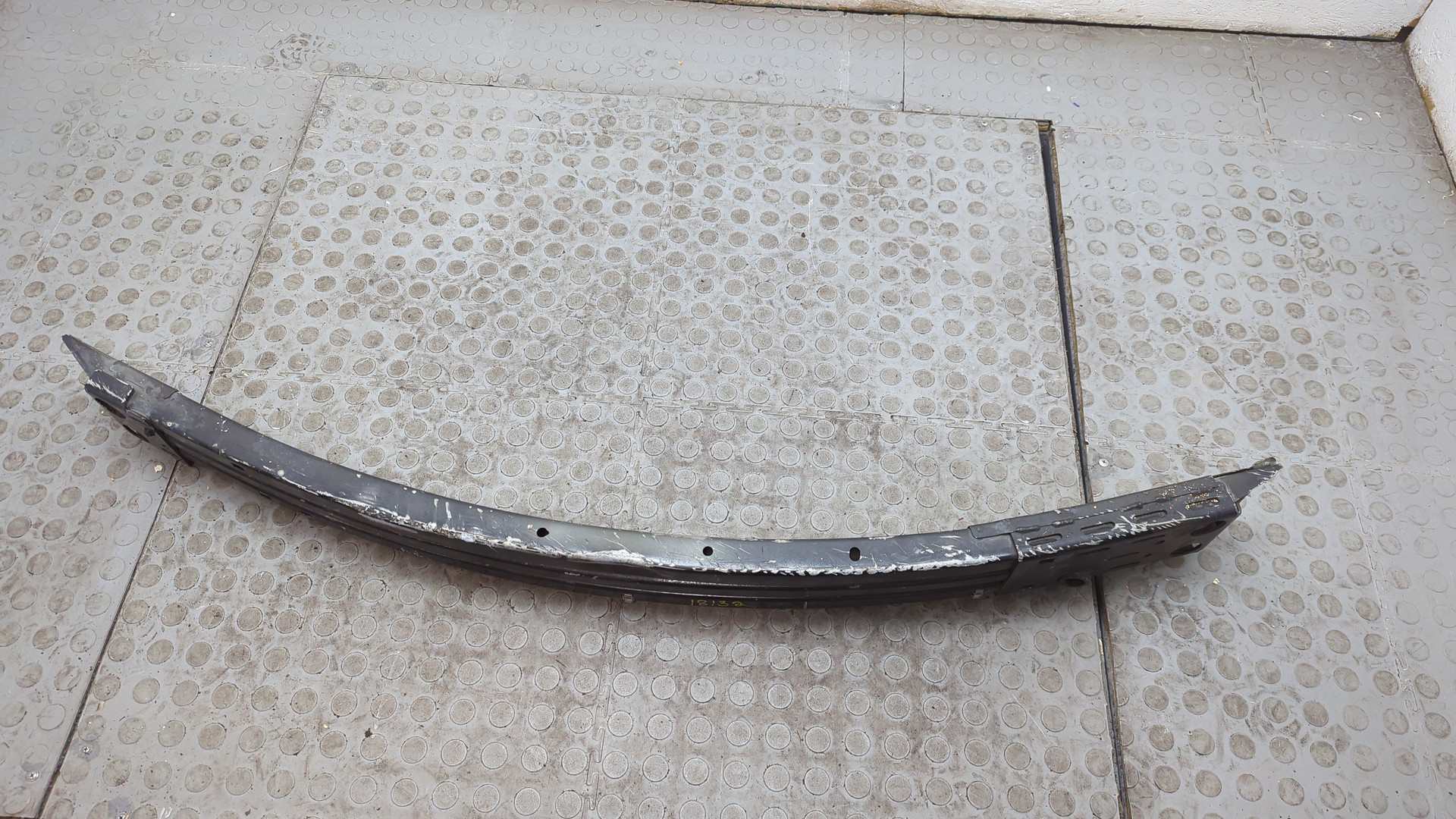 Усилитель переднего бампера