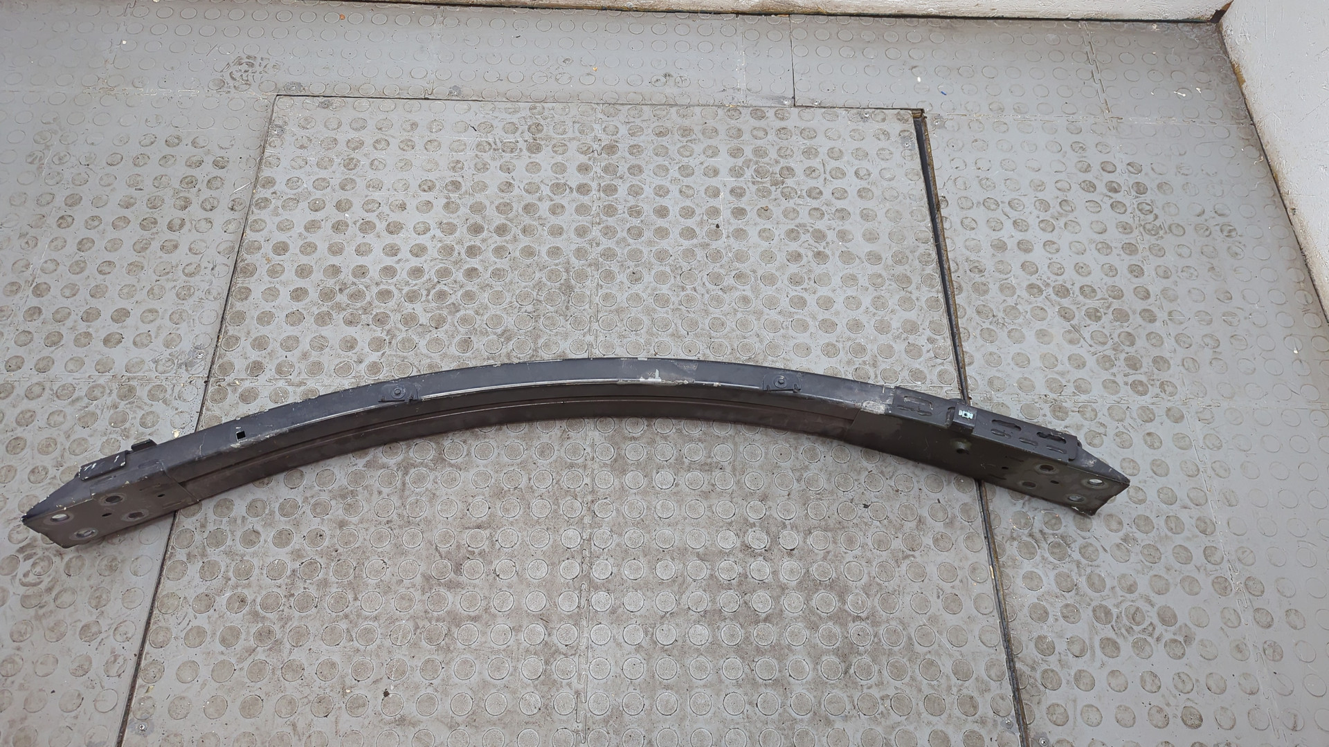 Усилитель переднего бампера