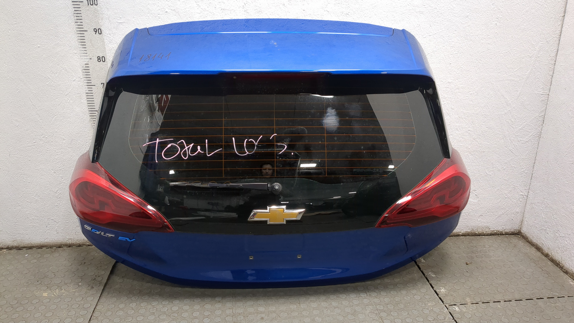 Дверь багажника