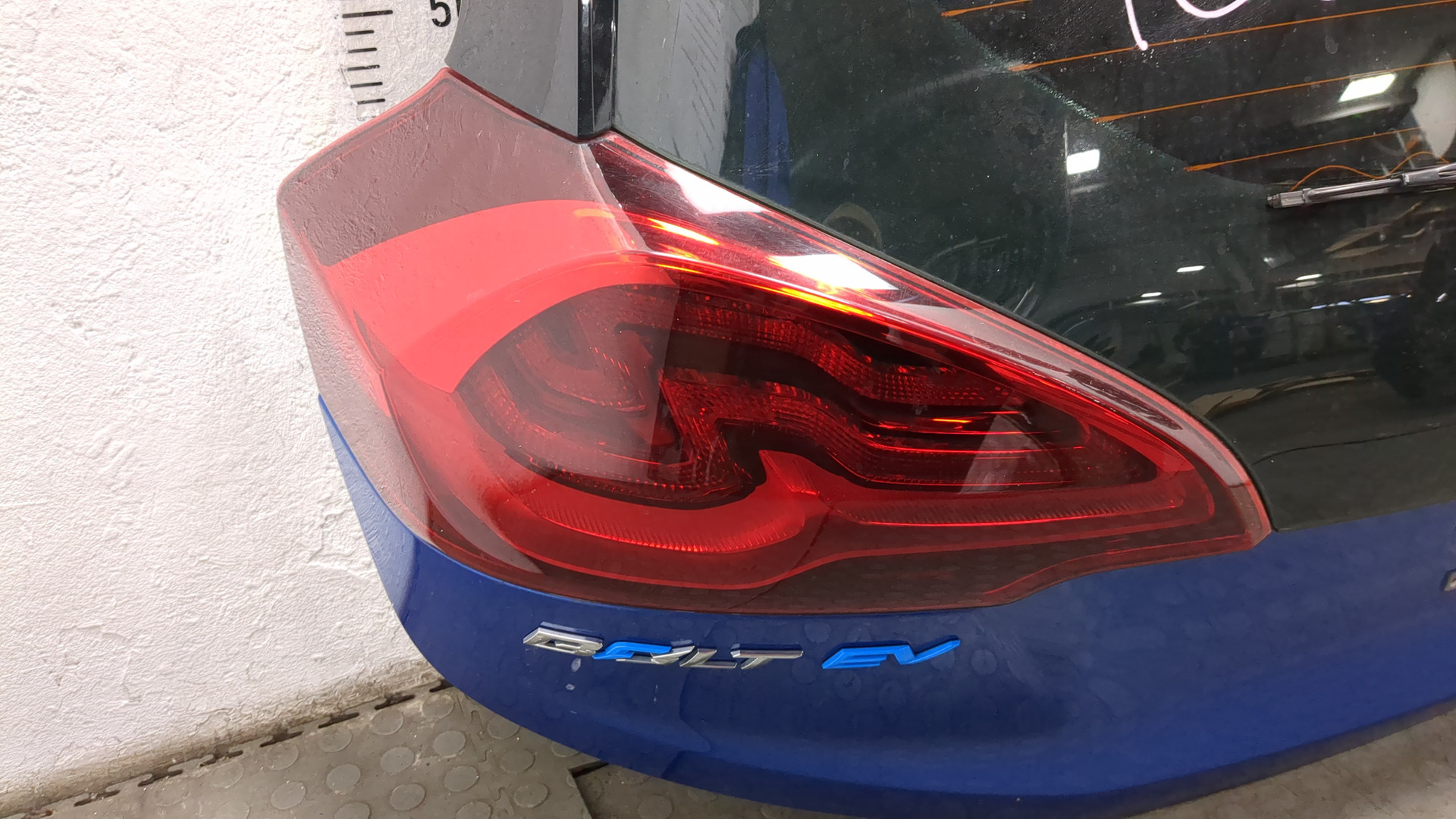 Дверь багажника