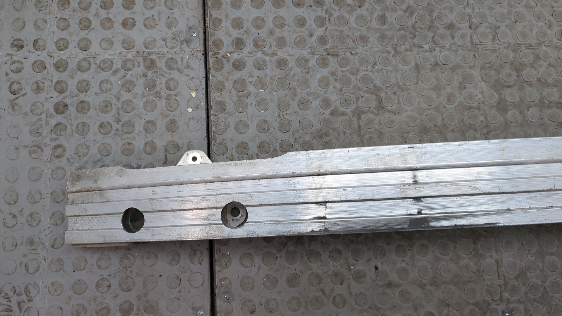 Усилитель заднего бампера