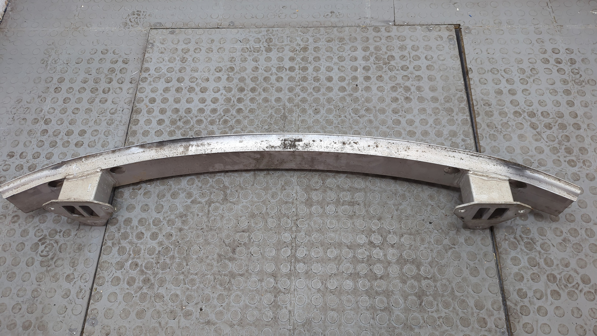 Усилитель заднего бампера