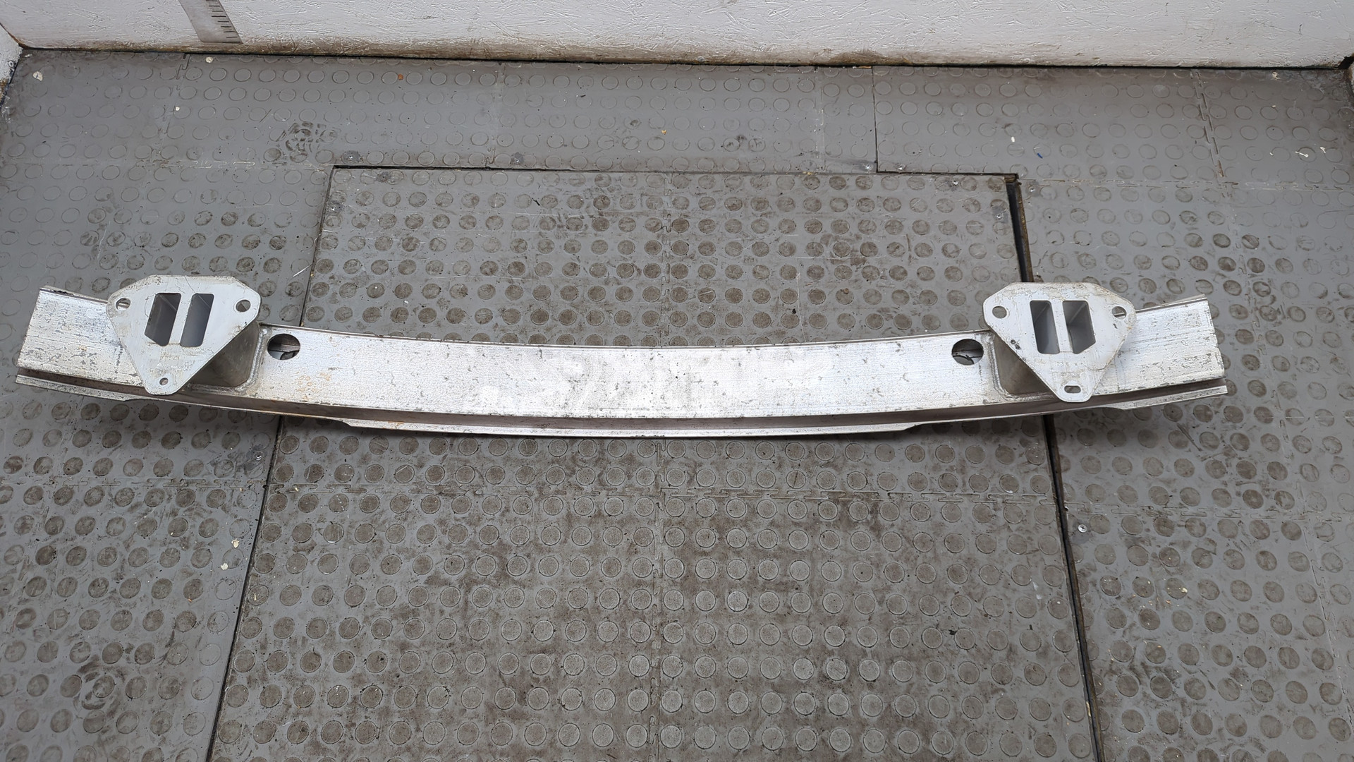 Усилитель заднего бампера