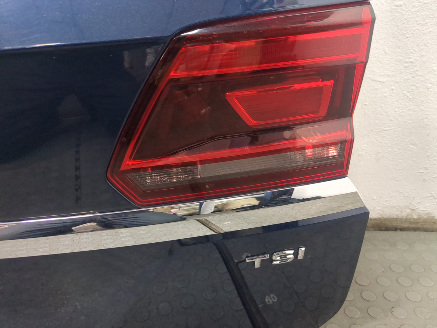 Дверь багажника