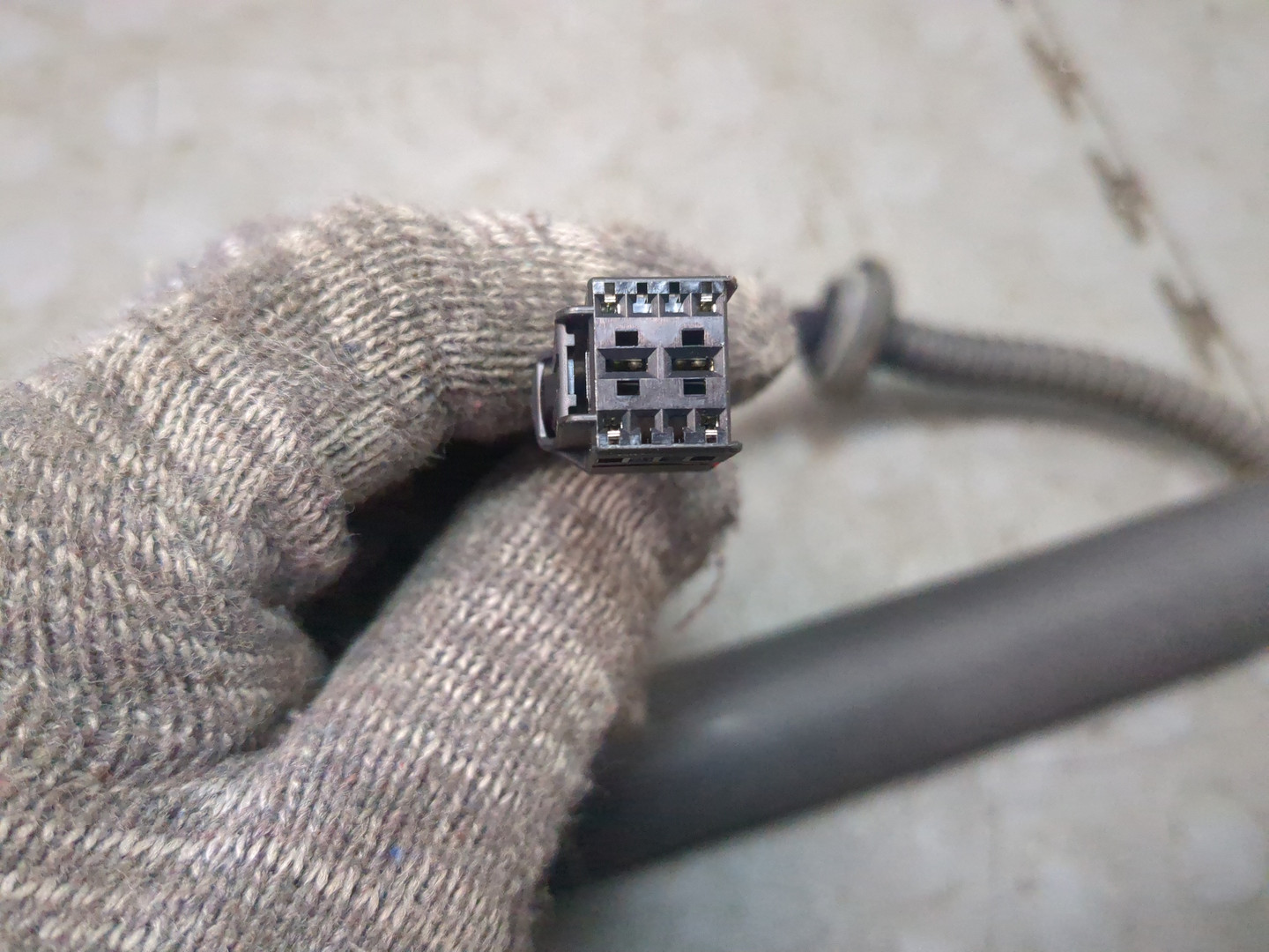 Амортизатор крышки багажника