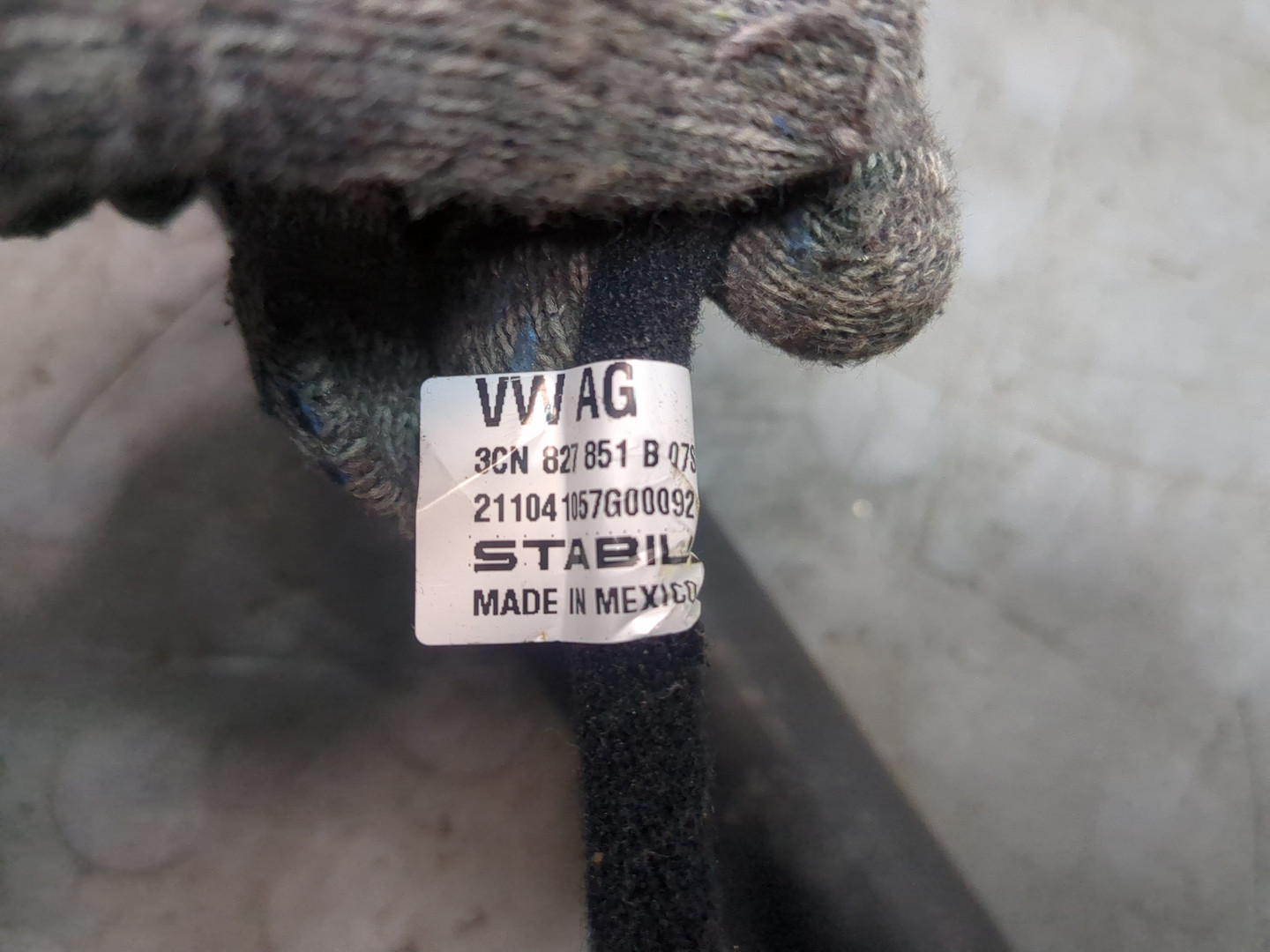 Амортизатор крышки багажника