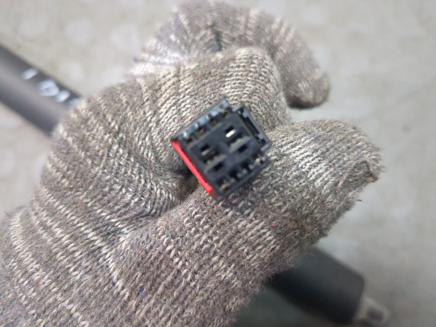 Амортизатор крышки багажника