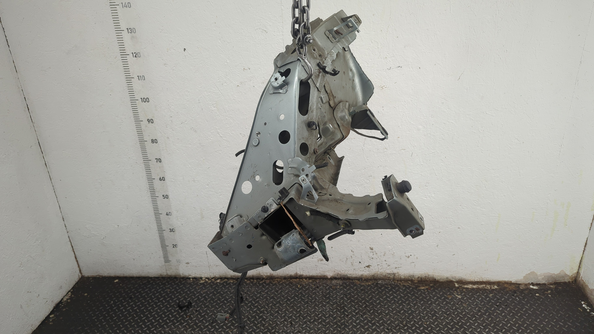 Лонжерон передний правый