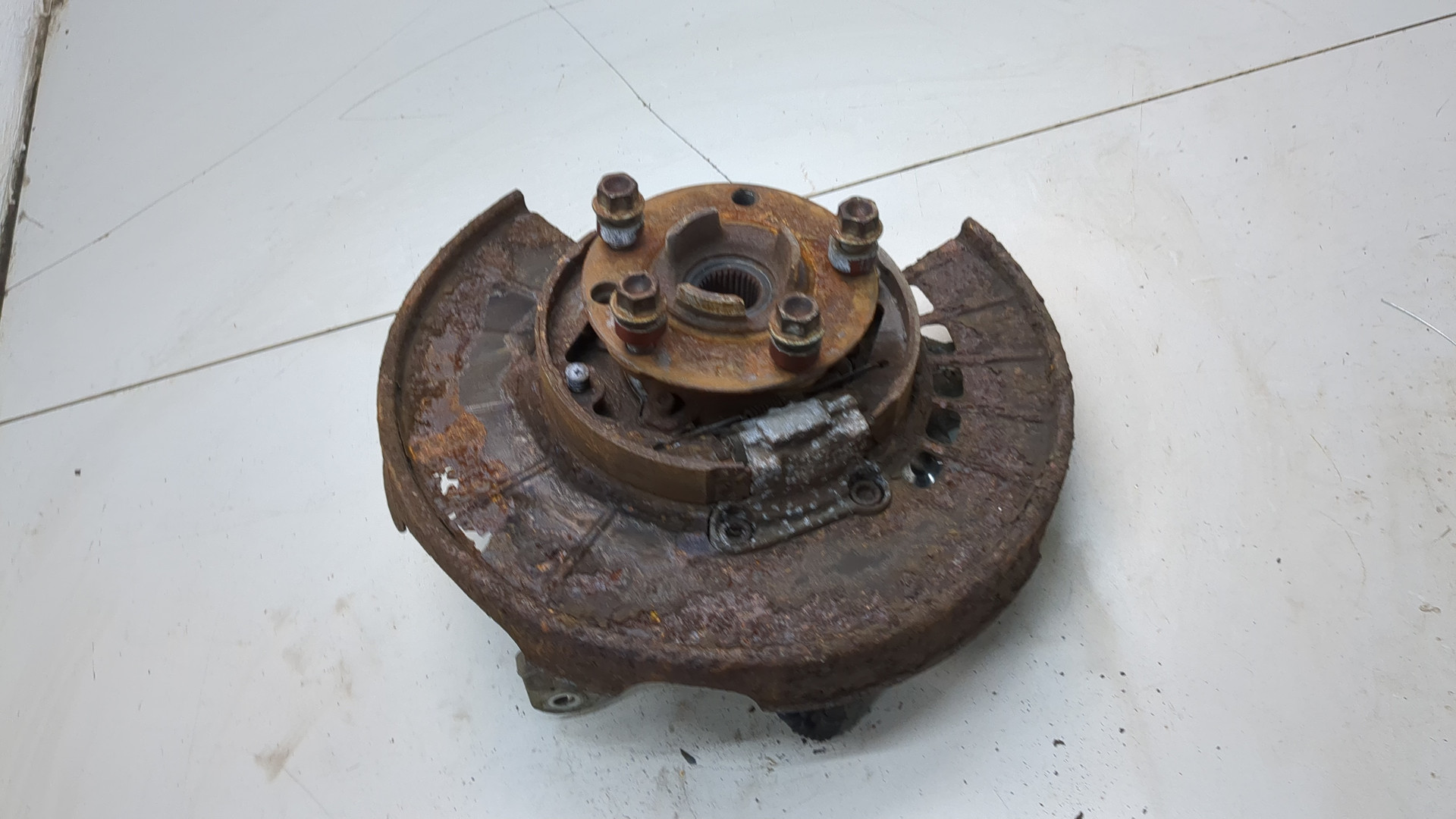 Кулак поворотный задний левый