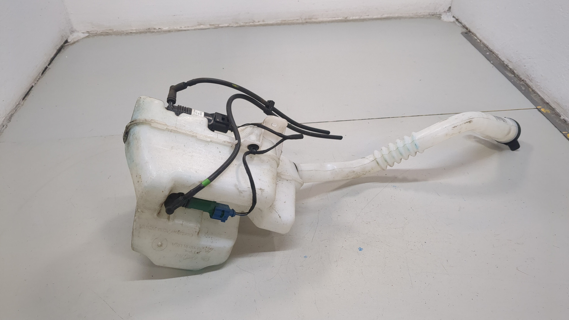 Бачок омывателя лобового стекла