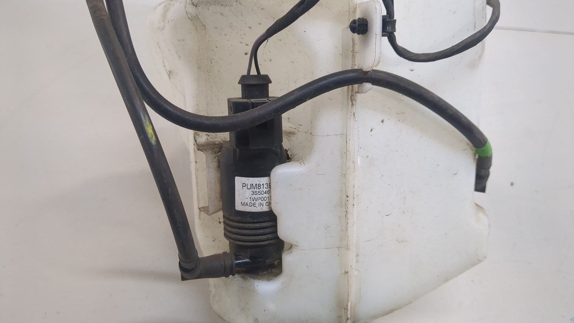 Бачок омывателя лобового стекла