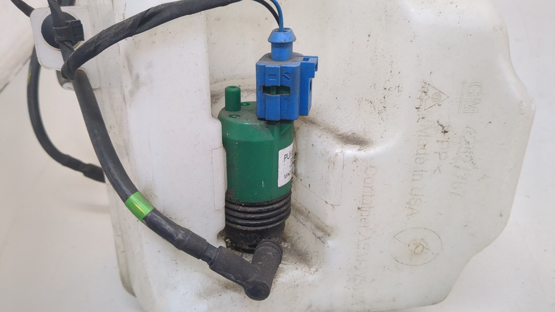 Бачок омывателя лобового стекла