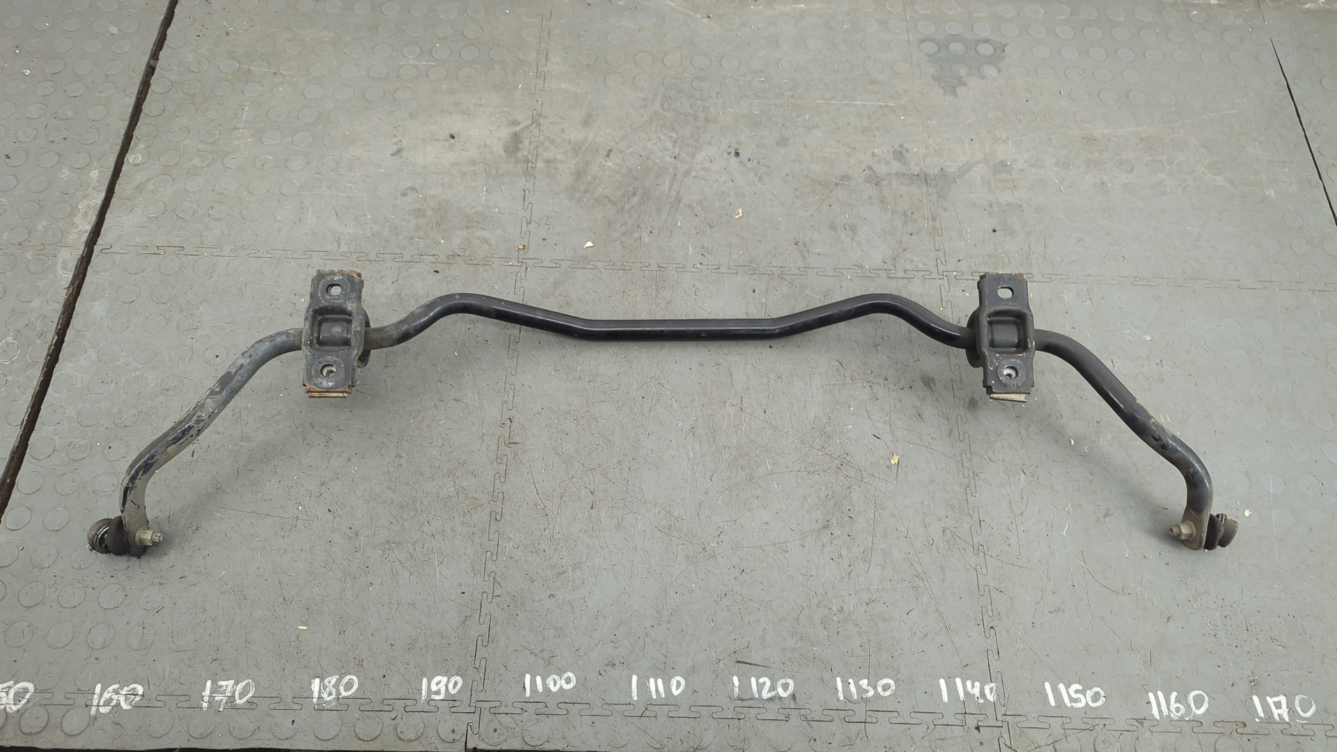 Стабилизатор передний