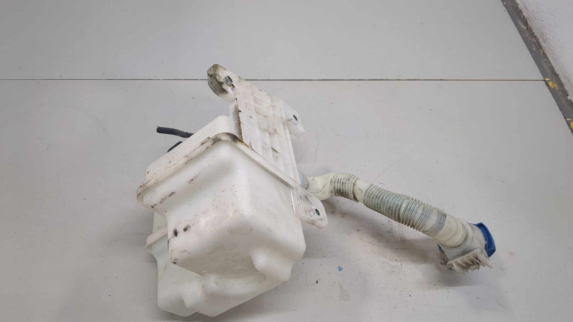 Бачок омывателя лобового стекла