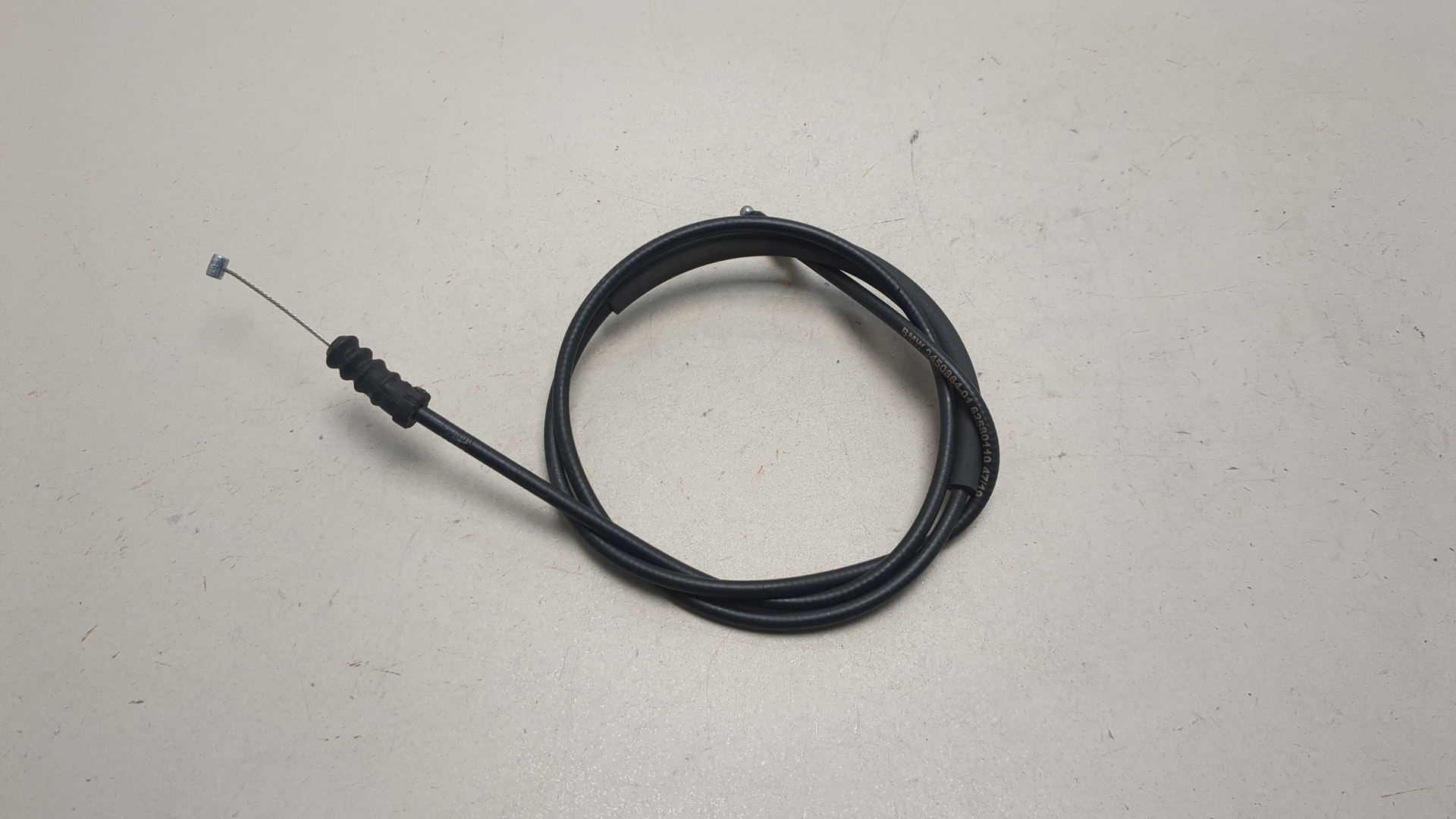 Трос открывания капота