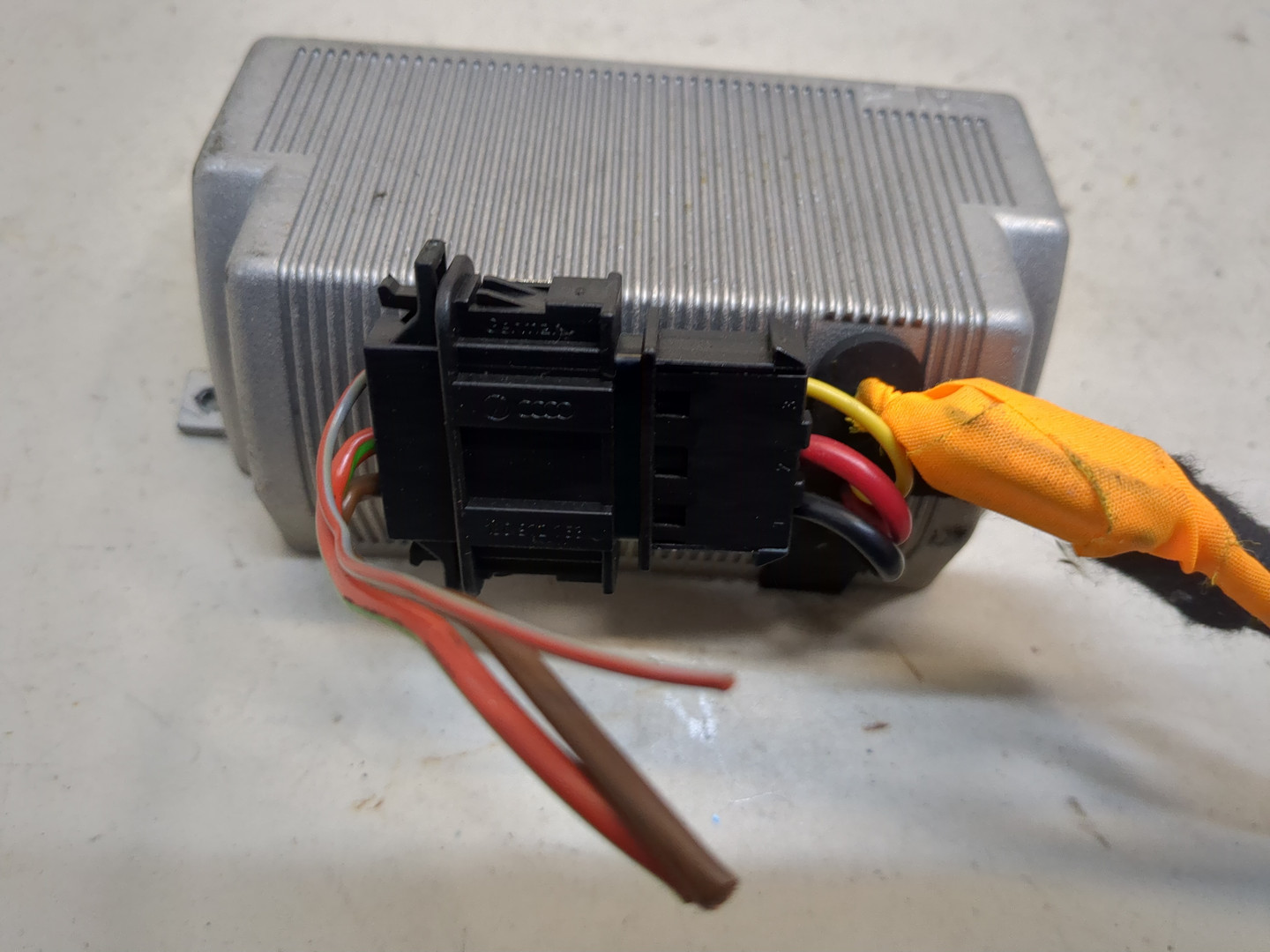 Преобразователь напряжения (адаптер)