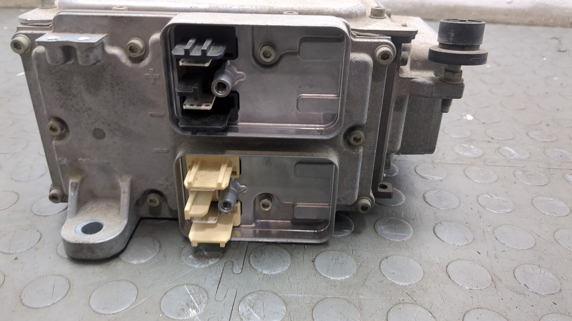 Преобразователь напряжения (адаптер)