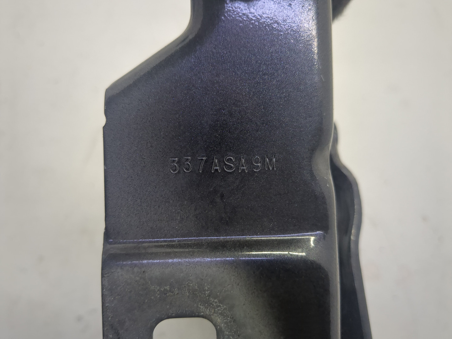 Петля капота правая