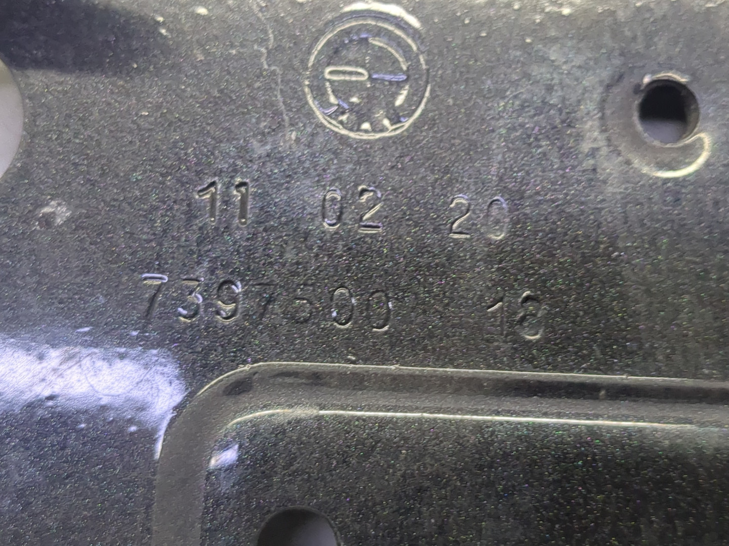 Петля капота правая