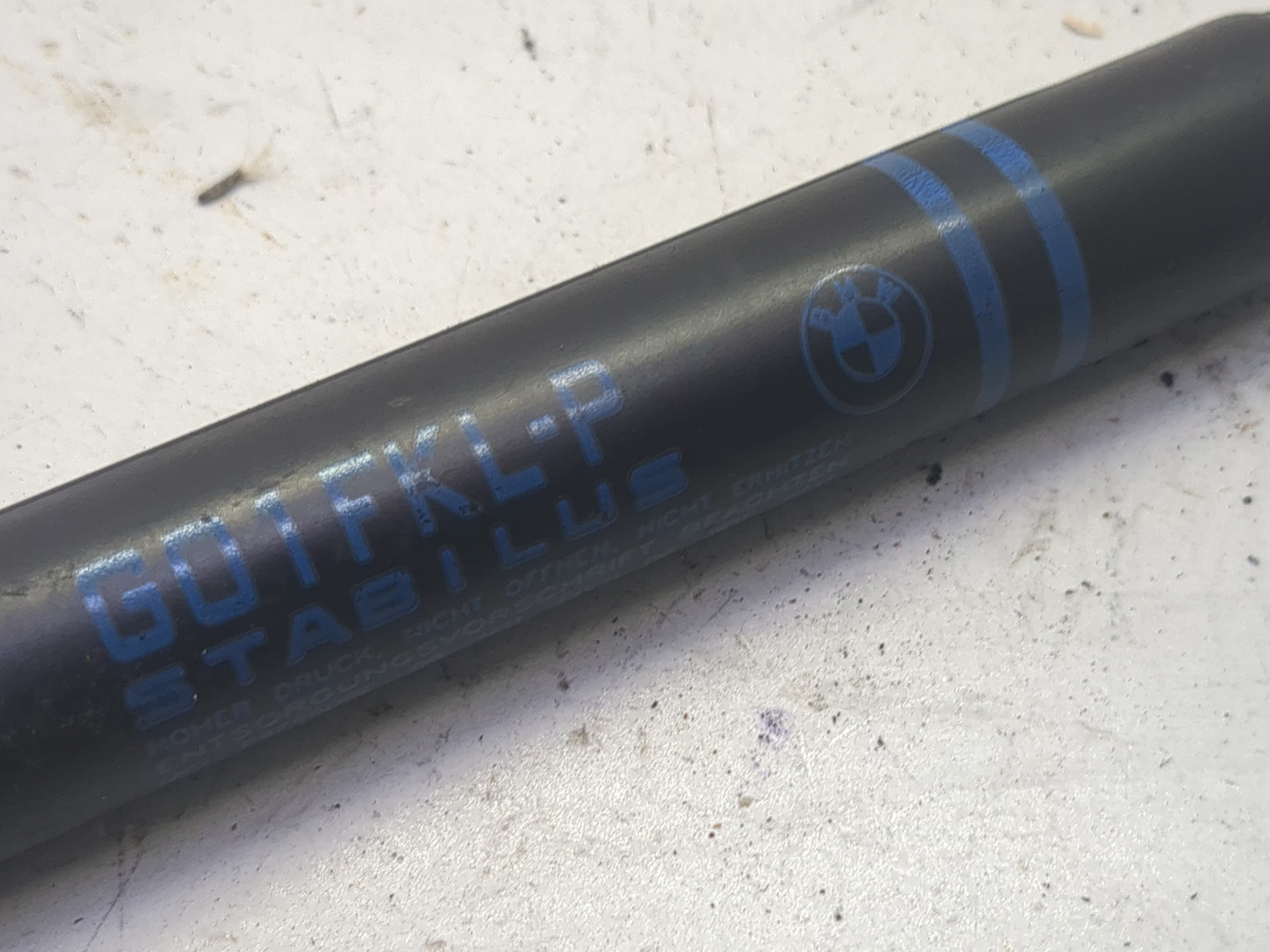 Амортизатор капота