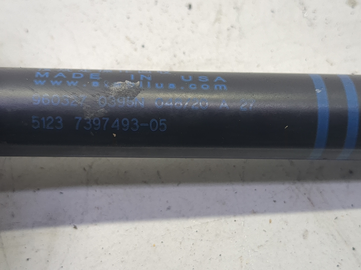 Амортизатор капота