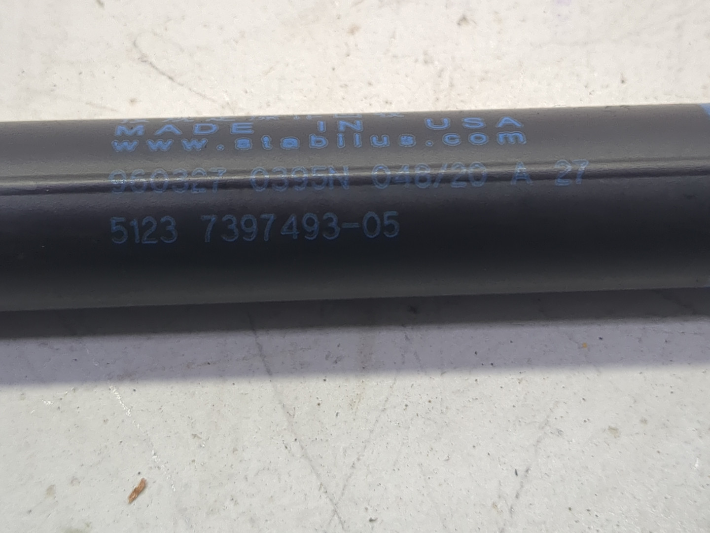 Амортизатор капота