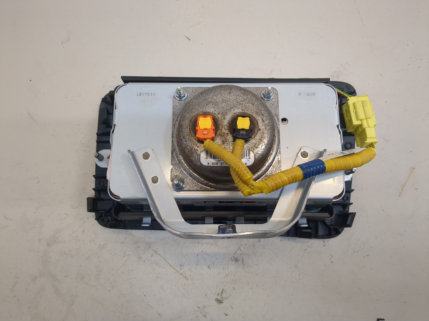 Подушка безопасности пассажирская (в торпедо)