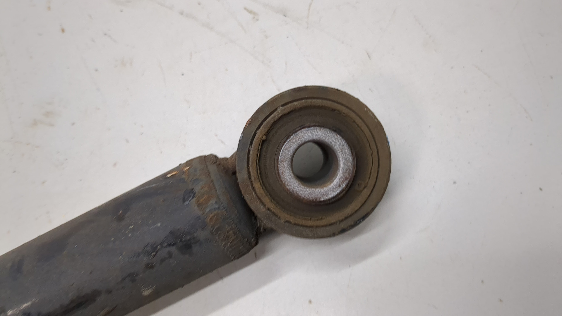 Амортизатор задний (стойка)