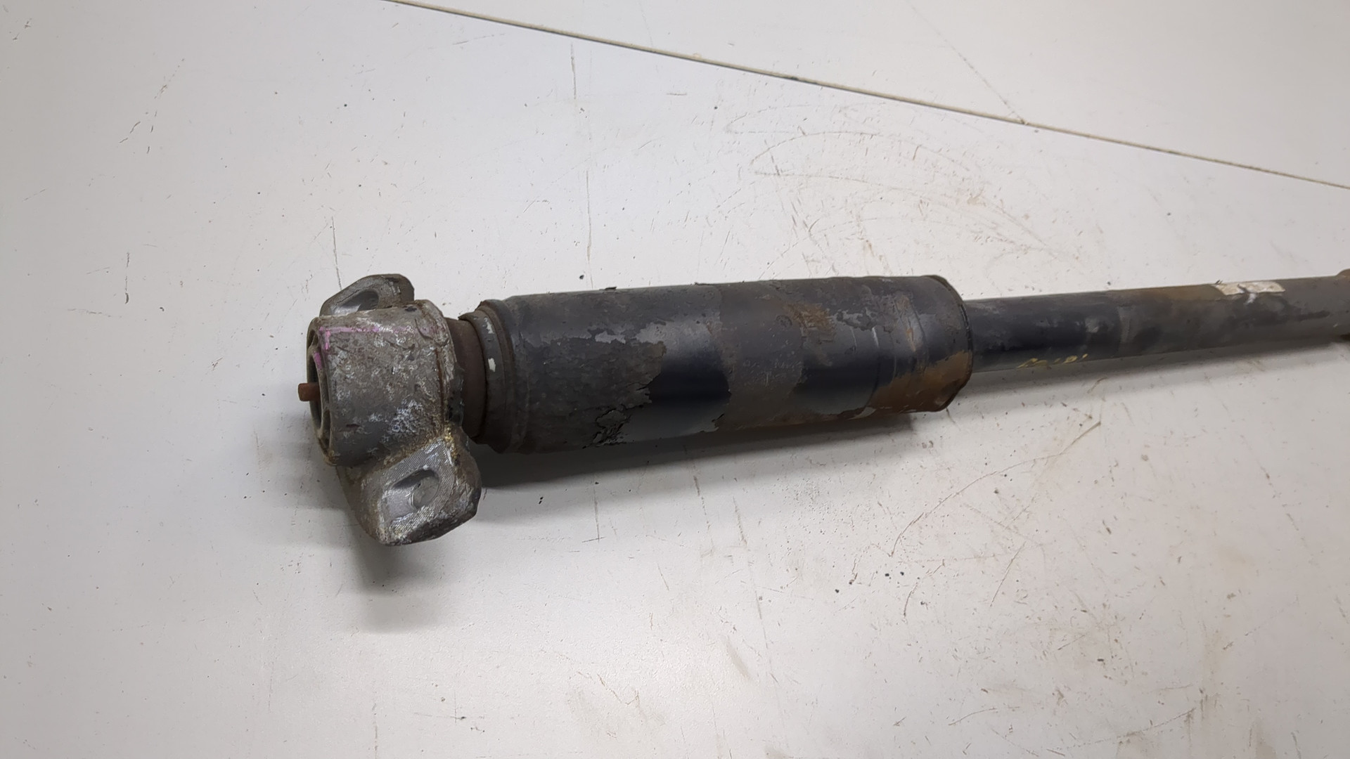 Амортизатор задний (стойка)