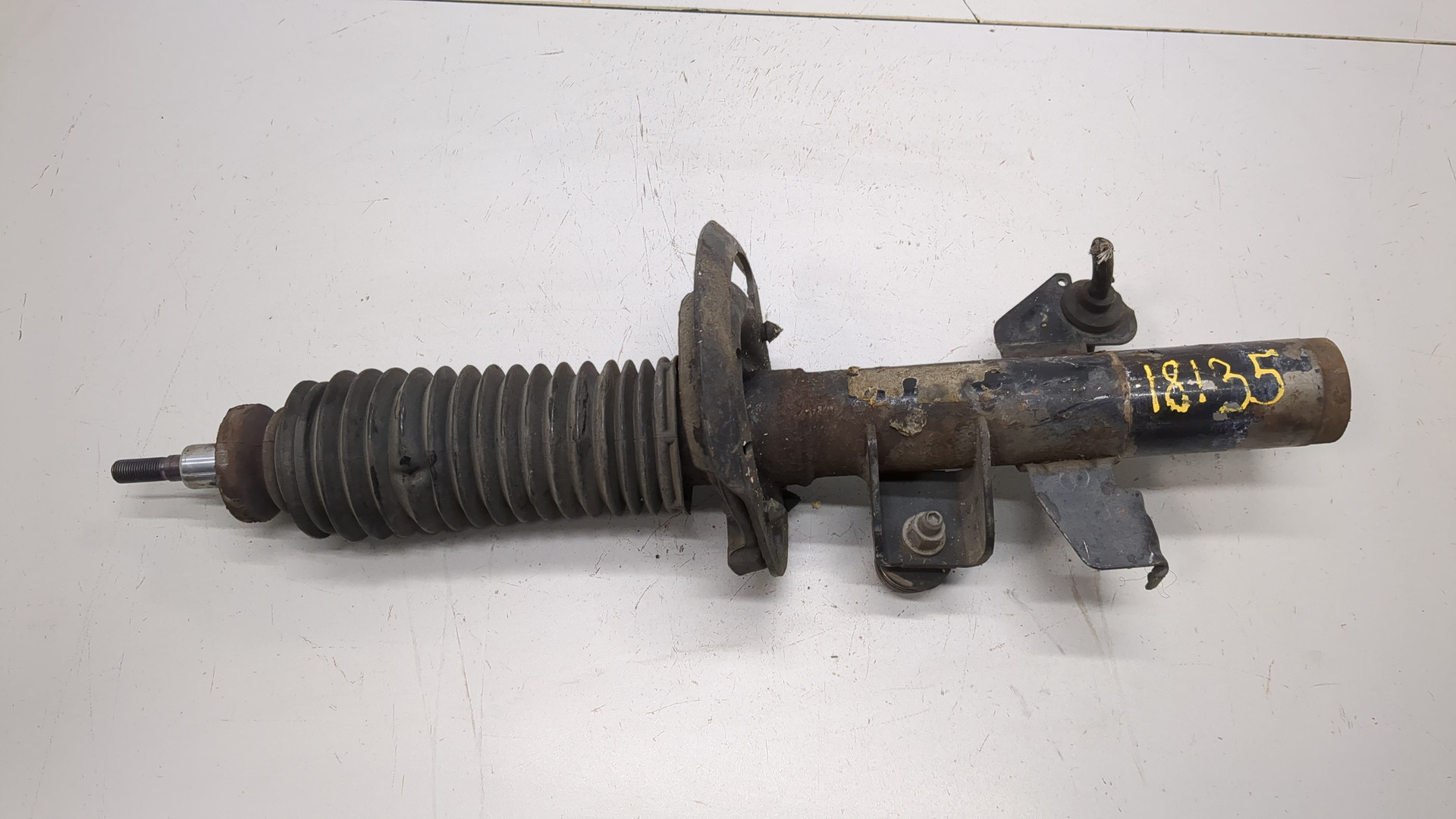 Амортизатор передний правый