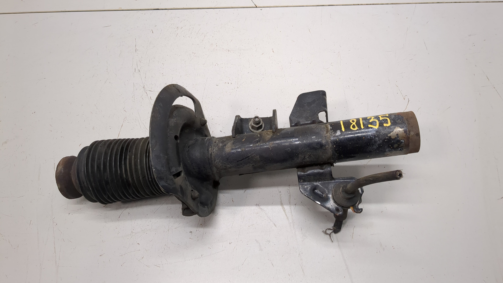 Амортизатор передний левый