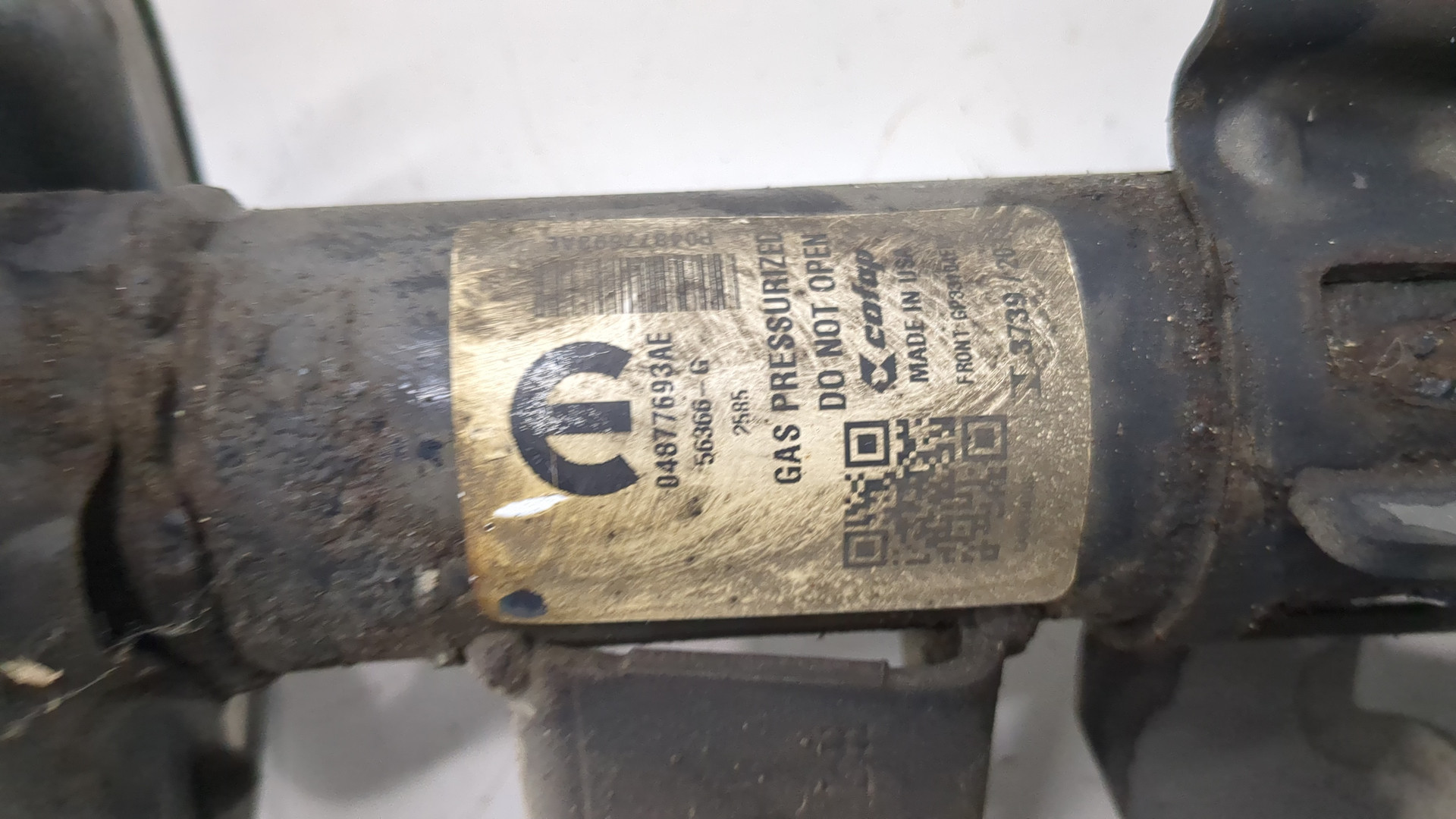 Амортизатор передний левый